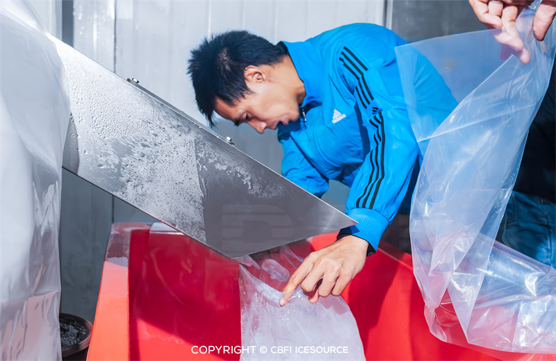 การติดตั้งเครื่องทำน้ำแข็งหลอดขนาด 10 ตันในเมืองเบกาซี ประเทศอินโดนีเซีย